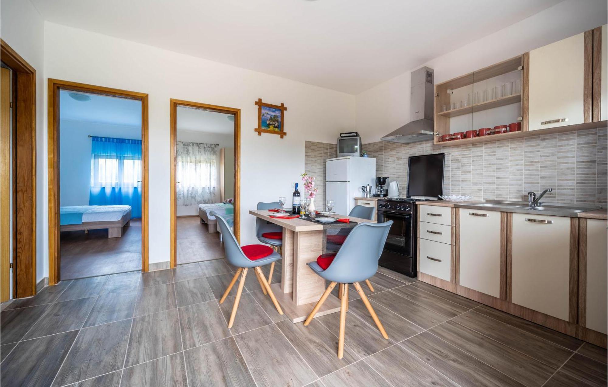 Amazing Apartment In Krnica With Kitchen Eksteriør billede