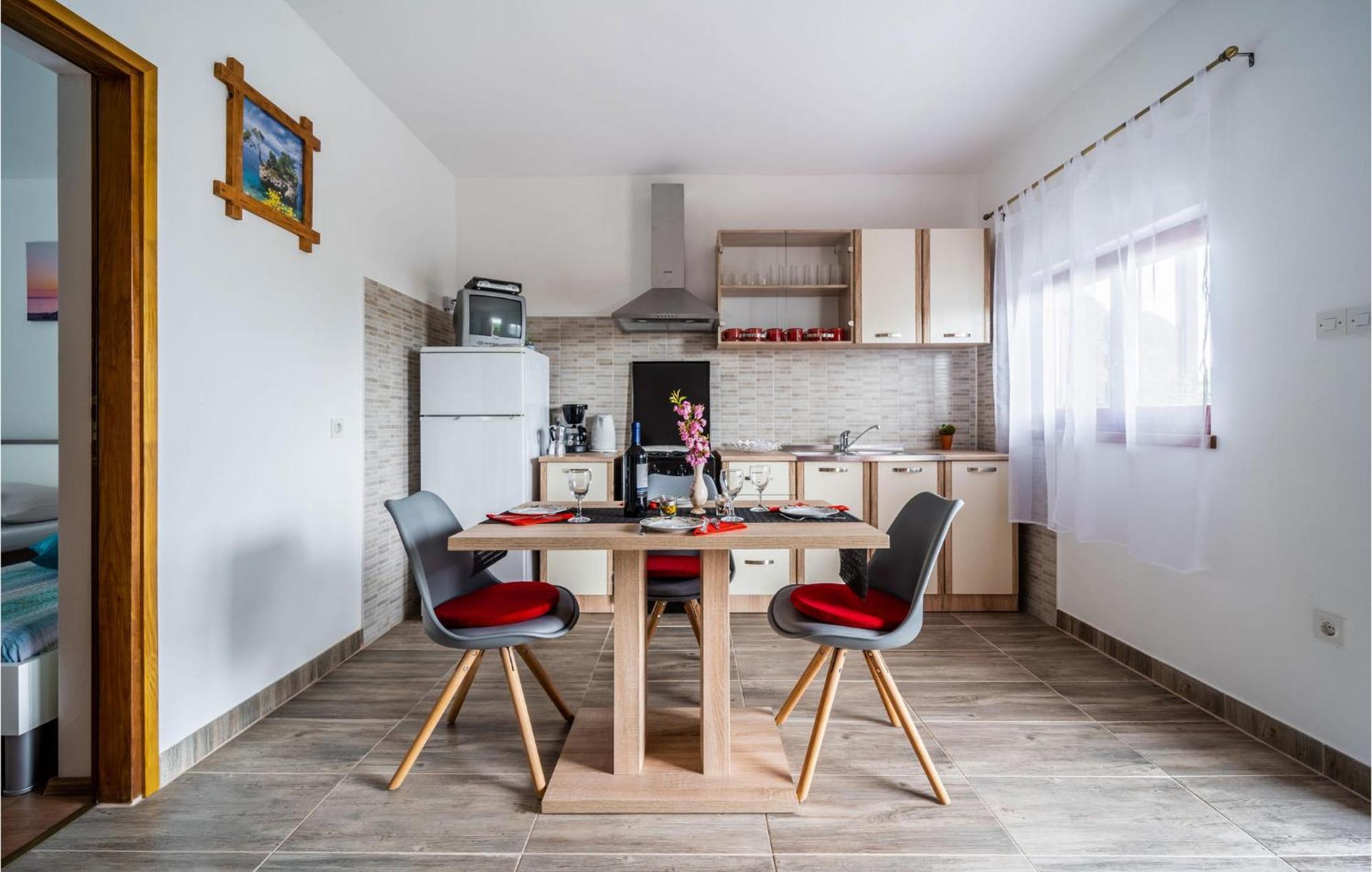 Amazing Apartment In Krnica With Kitchen Eksteriør billede